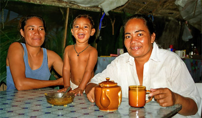 Middag med Taiana Finau och Malakai, Taiana’s Beach Resort på Uoleva, Tonga