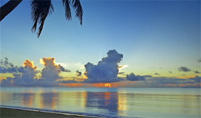 Solnedgång vid Felemea på Uiha, Tonga