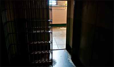 Isoleringscell nummer 13 i slutet av D-block på Alcatraz, San Francisco