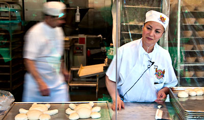Bagare bakar roliga bullar, Boudin Bakery, San Francisco