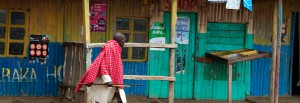 Masaj i en enkel by längs vägen till Nairobi, Kenya