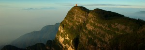 Emei berget vid gryningen, Kina Emei berget vid gryningen, Kina