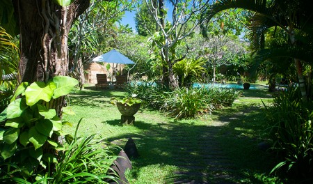Bland grönskan på Waka Maya, Sanur Bali