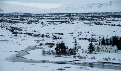 Þingvellir National Park med Tingvalla kyrka Þingvellir National Park med Tingvalla kyrka