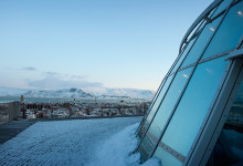 Staden och kringliggande berg sett från Perlan, Reykjavik Island