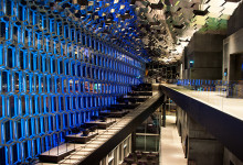 Blått ljus vid Restaurang på Harpa, Reykjavik koncerthall och konferenscenter