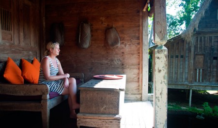 Anki på verandan till Padi House, Bambu Indah Ubud Bali
