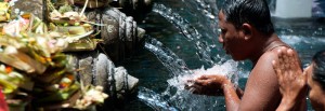 Ritualbad vid Purifying pool, Pura Tirtha Empul, Bali