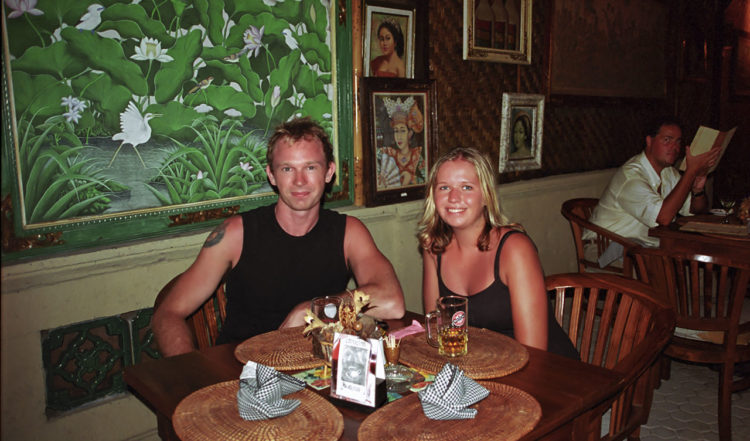 Lars och Anki tar lunch på Trophy i Sanur, Bali