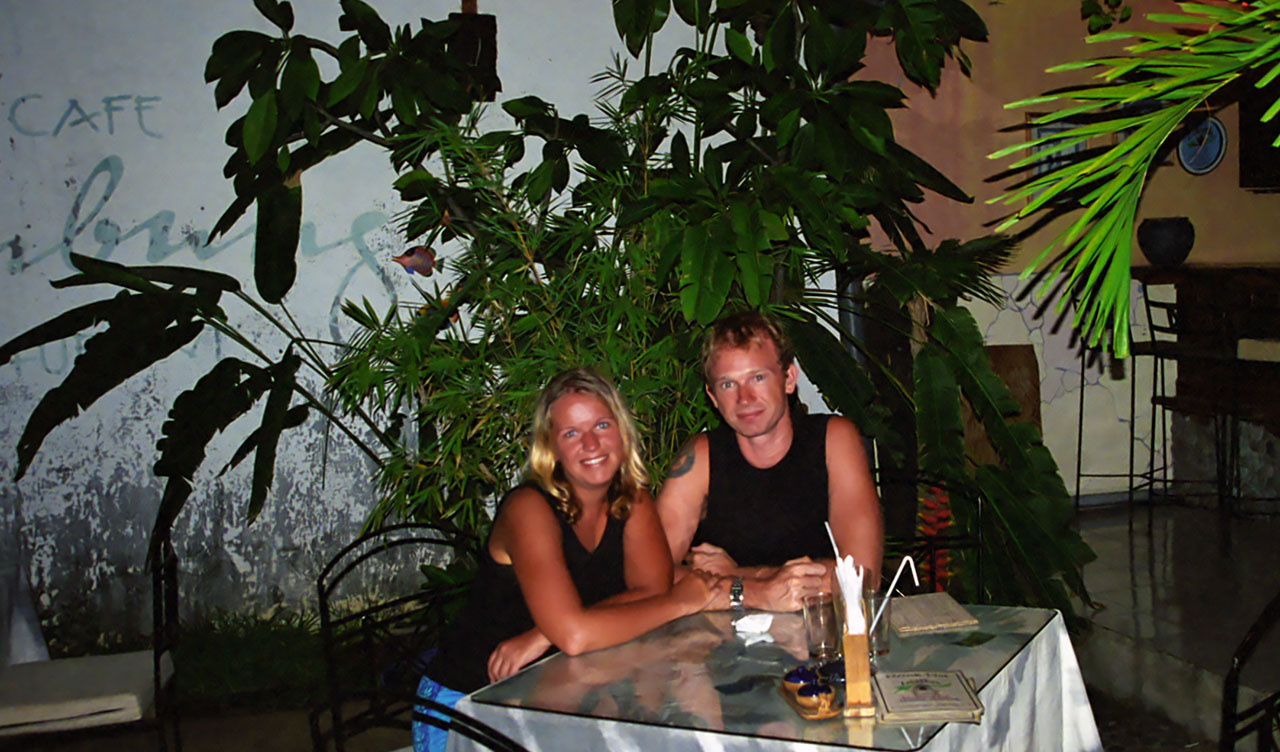 Lars och Anki firar Julafton på Cafe Lumbung i Lovina