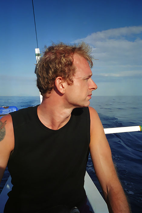 Lars i båt på Balinesiska havet, Lovina