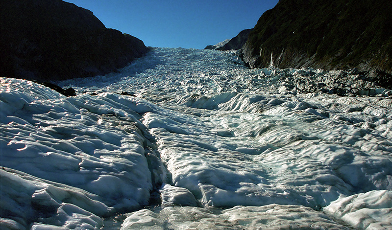 Uppe på Fox Glaciär, vandringen kan börja