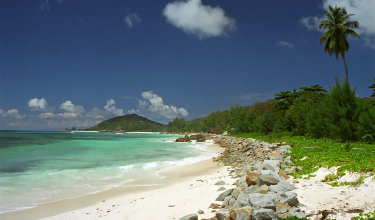 Anse Kerlan på Praslin västkust, Seychelles