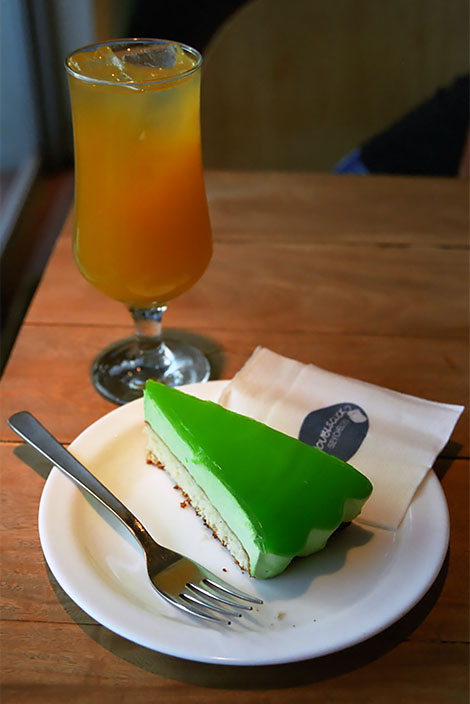 Limekaka och Passionfruktjuice på Doubleclick Café i Victoria