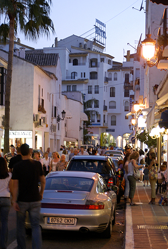 Shoppinggata i Puerto Banus