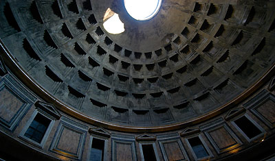 Pantheon tak och oculus, det runda hålet som är enda ljuskällan