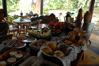 Frukostservering på Pousada da Paz