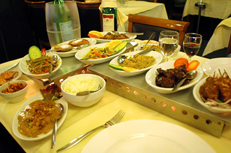 Rijsttafel på Restaurang Puri Mas