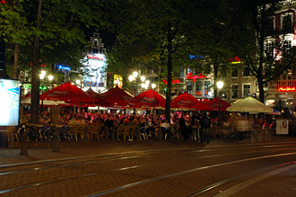 Nattliv på serveringarna vid Leidseplein