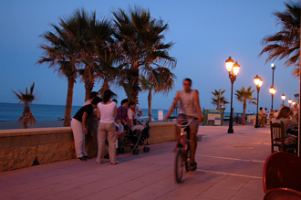 Strandpromenaden i Sabinillas