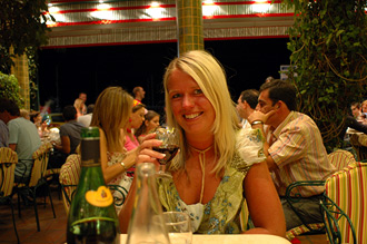 Anki på restaurang Pizza Picasso i Puerto Banús