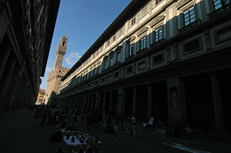 Passage som leder fram till Piazza della Signoria.