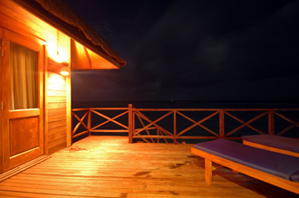 Vår altan efter att solen gått ned.