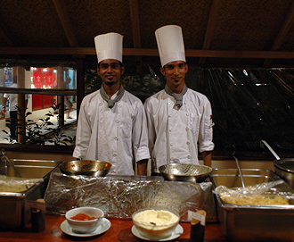 Två av kockarna på restaurangen