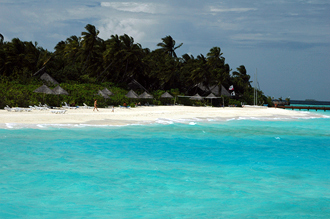 Vy över stranden på väg till vår watervilla