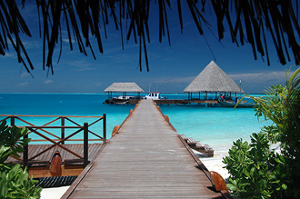 Vy över bryggan alla gäster anländer