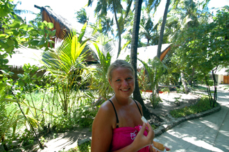 Anki blir serverad färsk kokos direkt efter spa-behandlingen