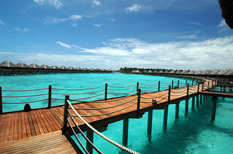 Utsikt från vår vattenvilla inåt ön.