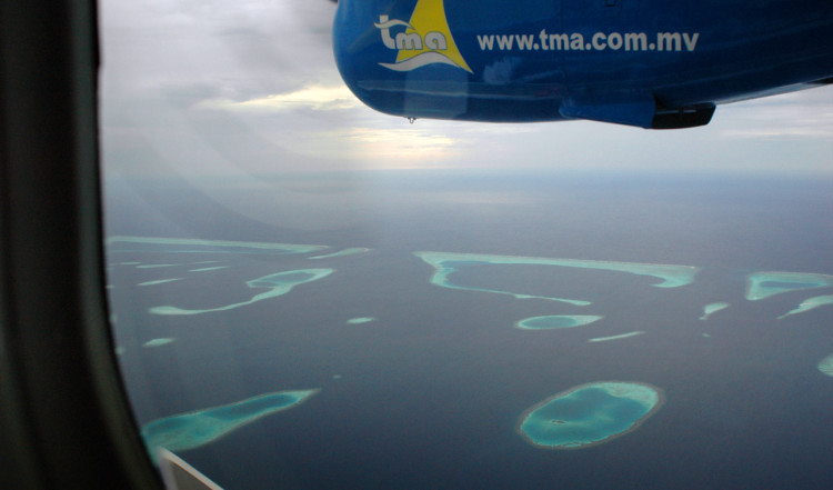 Flygresa över Maldivernas atoller med Trans Maldivian Airways pontonplan