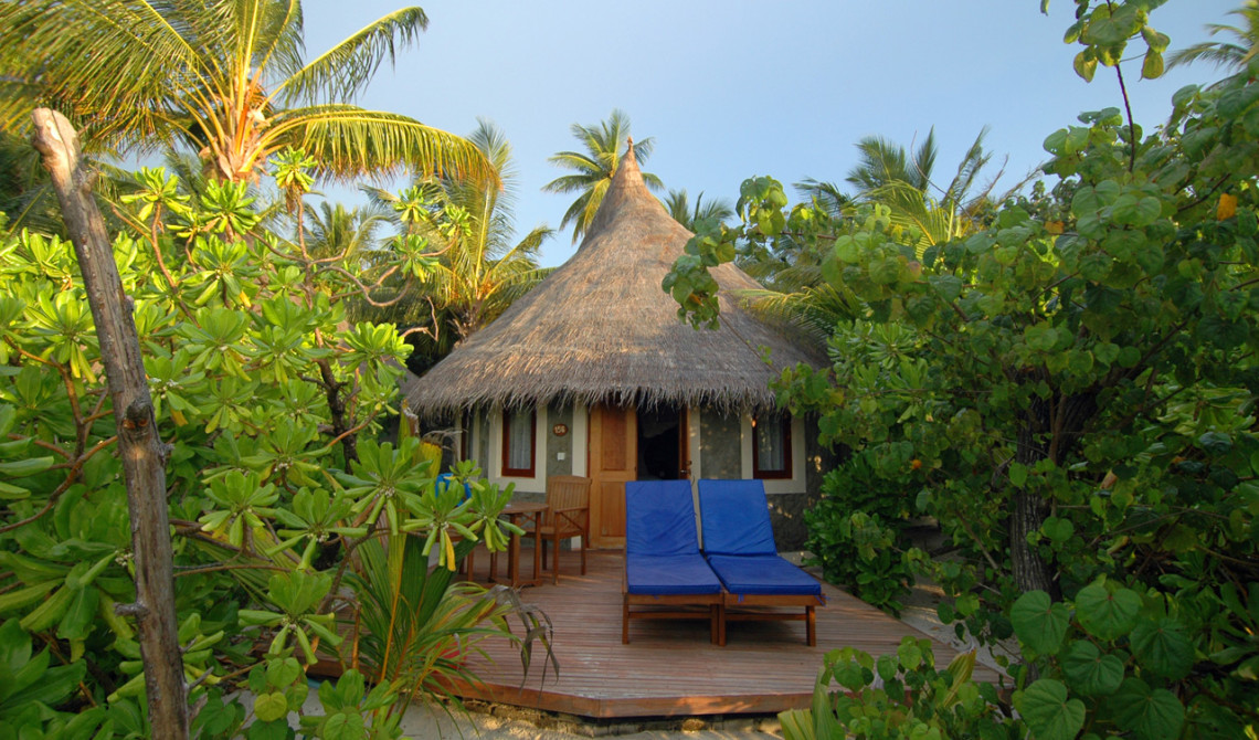 Vår bungalow i eftermiddagssol