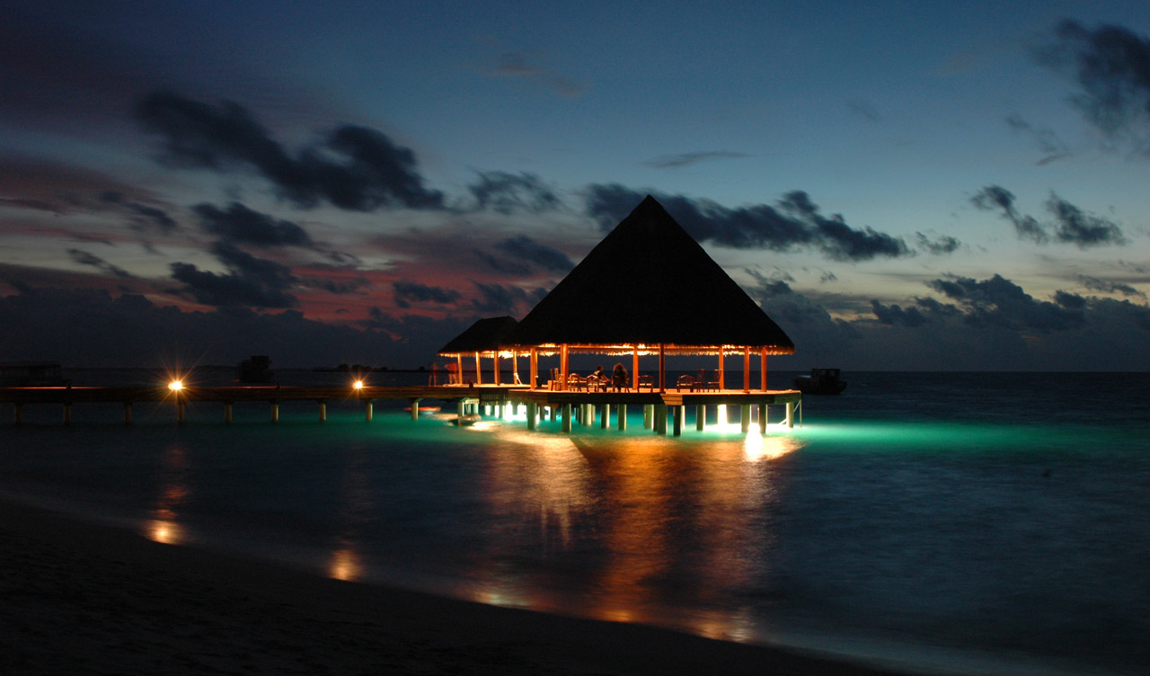 Vilu Reef brygga kvällstid