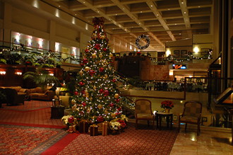 Julpyntad lobby