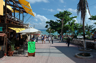 Strandvy ifrån buss-stationen i Playa del Carmen