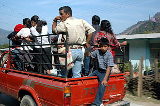 Vanlig syn när man åker längst vägarna i Guatemala