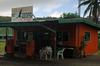 Bensinmack utmed vägen