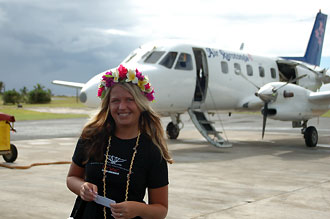Anki på väg på Air Rarotonga plan