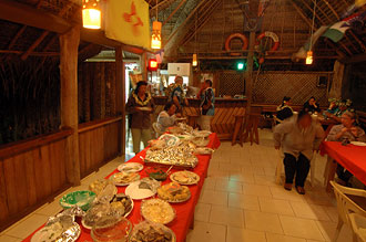 Uppdukad buffé på Atiu Villas, Atiu