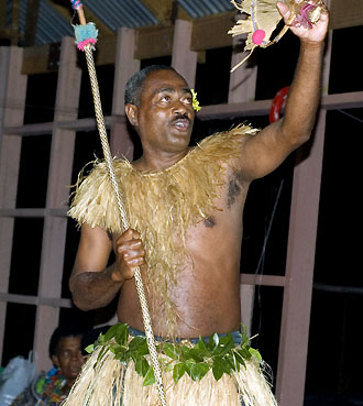 Traditionell dansuppvisning, Nabua Lodge