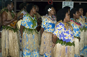Traditionell dansuppvisning, Nabua Lodge