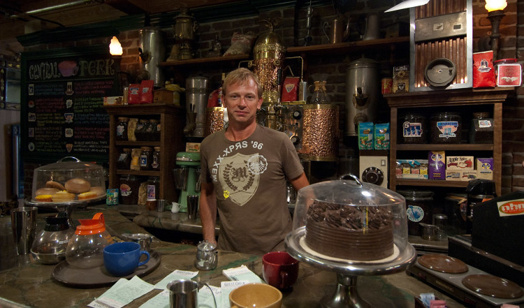 Lasse bakom disken på Central Perk. Gunther verkar ha tagit ledigt. Warner Brothers VIP Tour, Los Angeles
