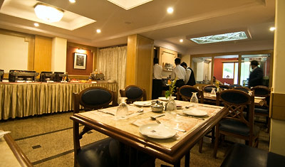 Frukostbuffé på Emerald Hotel, Mumbai