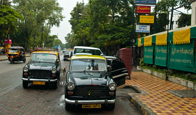 Gatan utanför Emerald Hotel, Mumbai