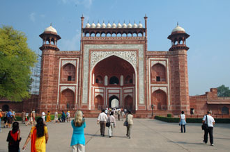 Ingång till området med Taj Mahal