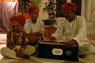 Kvällsunderhållning på Laxmi Vilas Palace