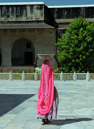 Kvinna som arbetar på Amber Fort