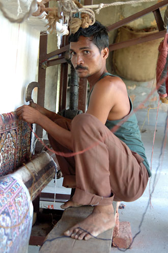 Mattvävare på Silk Road Bazaar